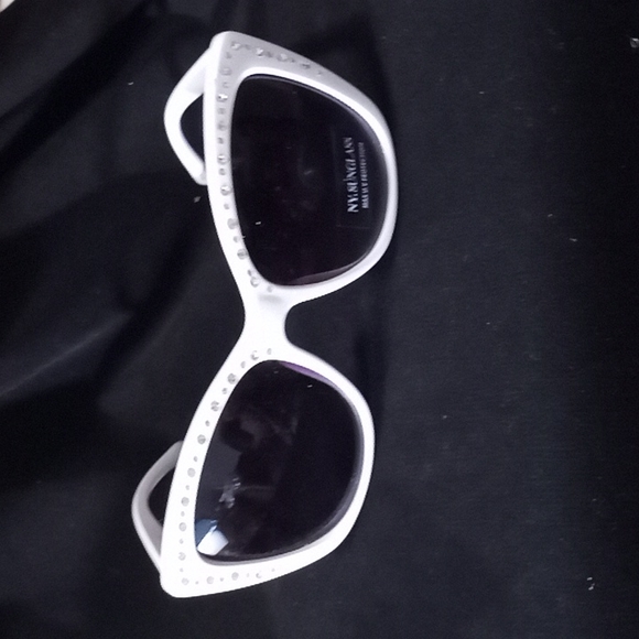 💚HOST PICK💚 Sunglasses - Picture 6 of 6